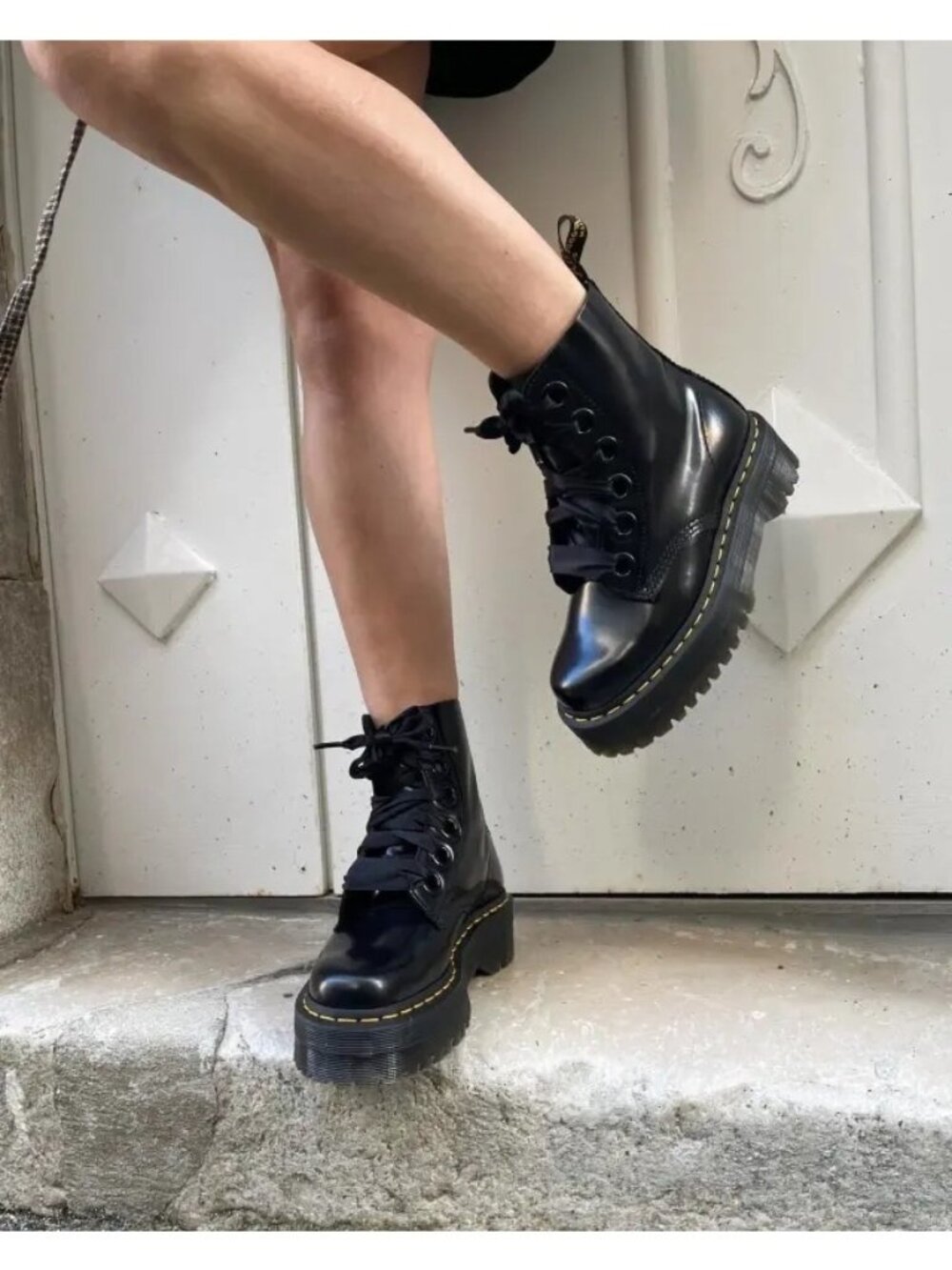 NEW Dr. Martens Molly Women's Black Buttero Leather Platform Boots, Size 8